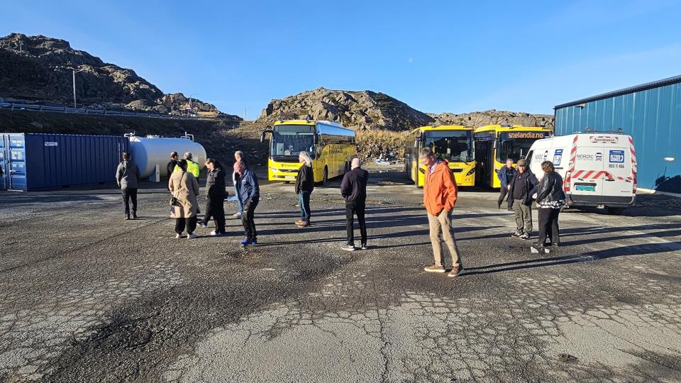Lenke til artikkel: Vedlikehold, veilys og kystrute på bordet i Honningsvåg